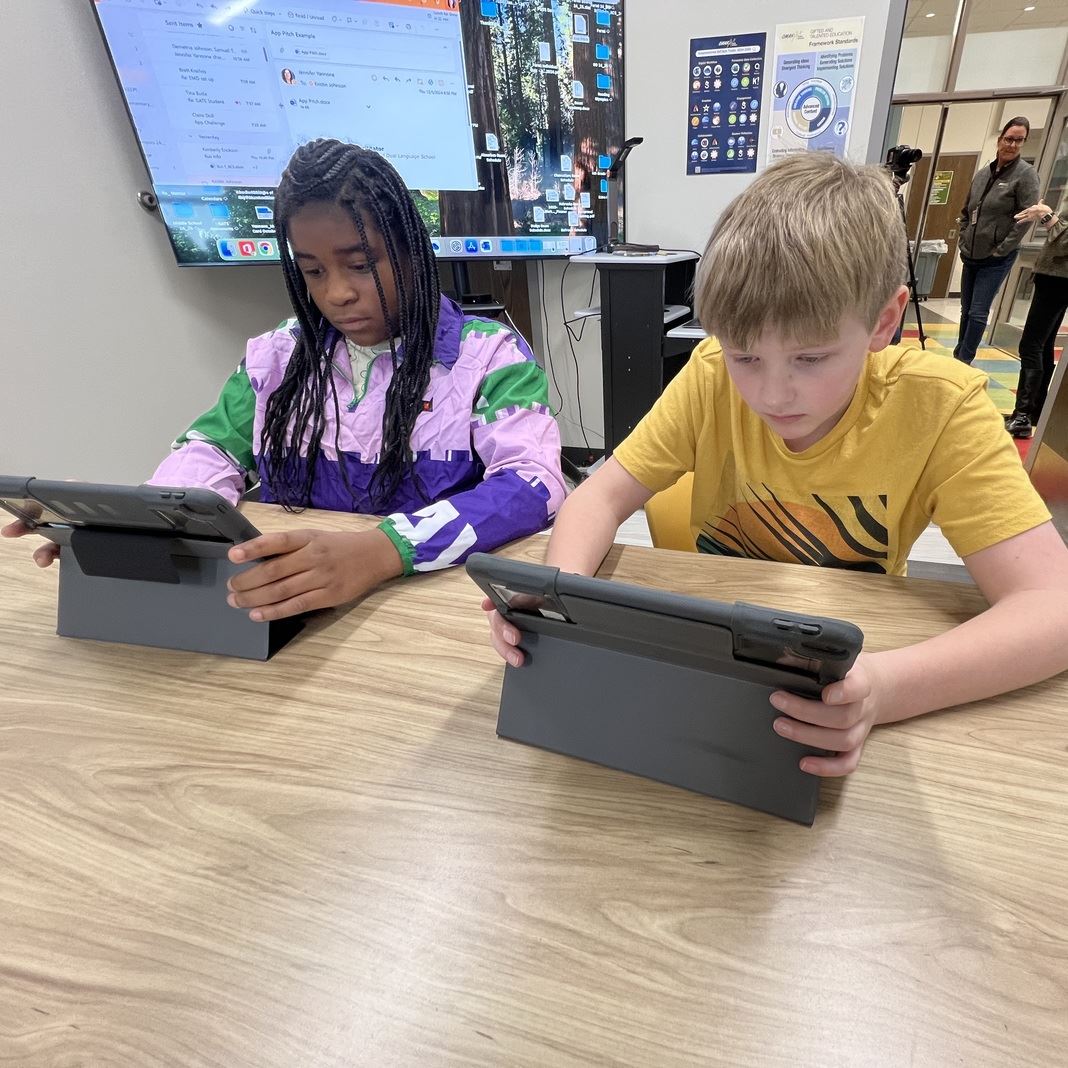  Students build apps on their iPads